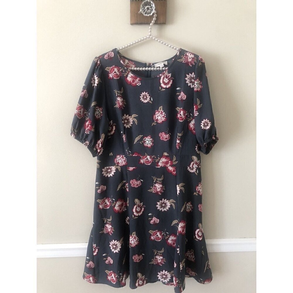 NWT Loft Womens Size 12 Gray Floral Dress Short Sleeve Flouncy